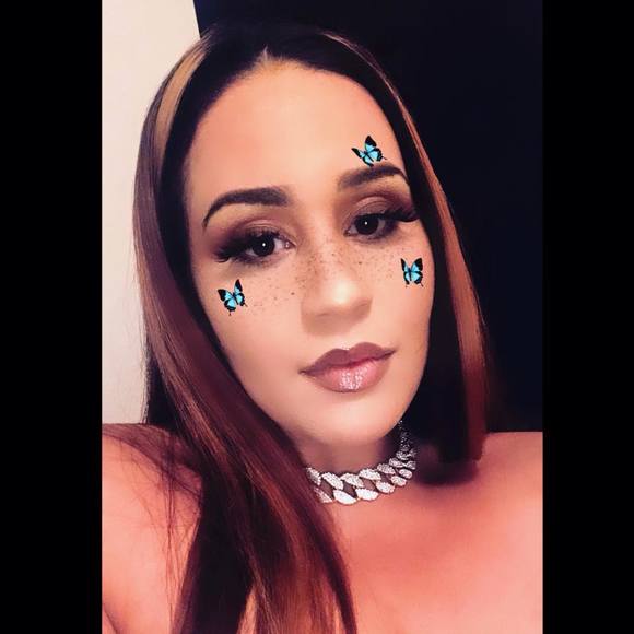 Poshmark profile picture for @liaam